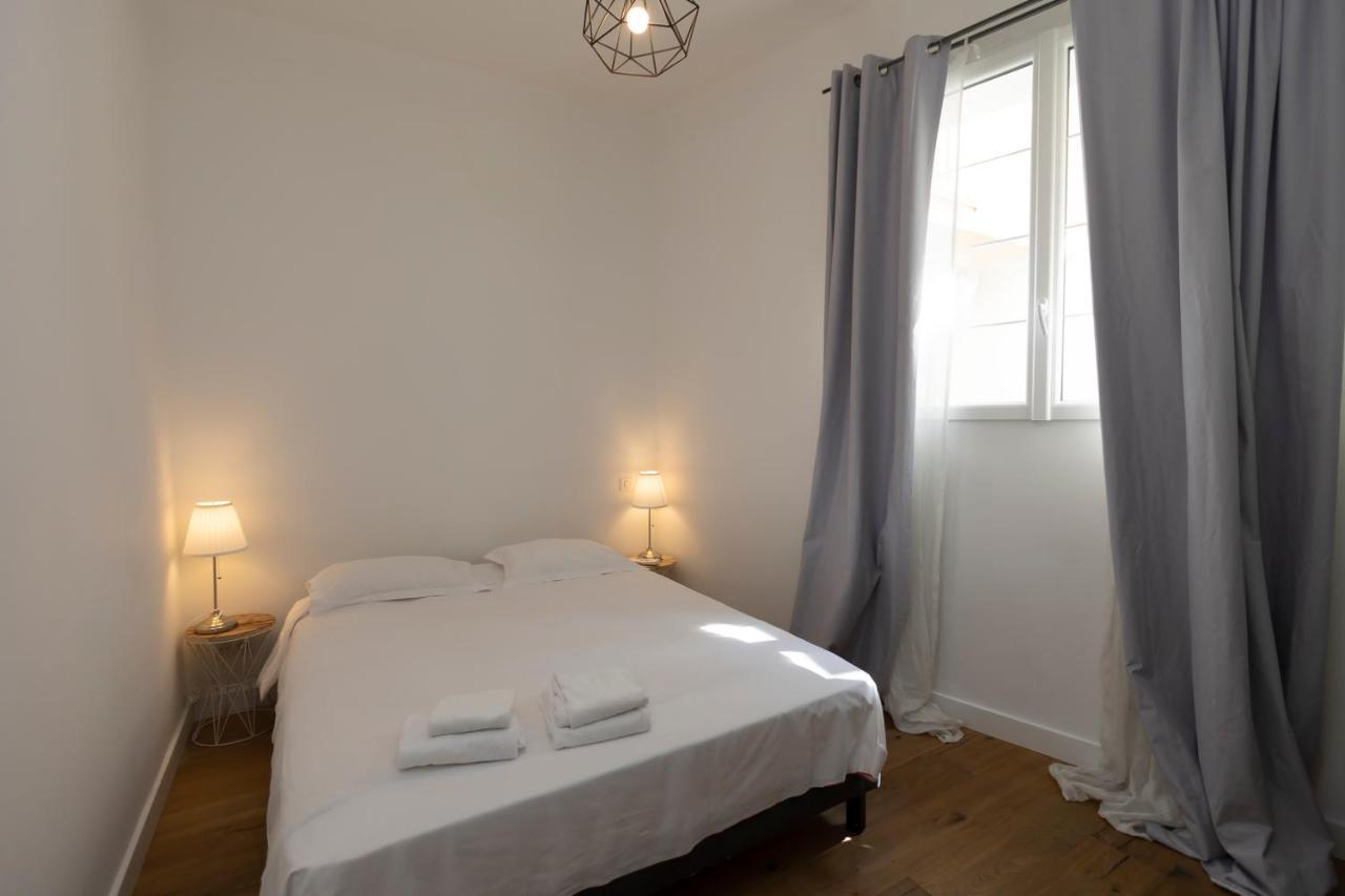 Les Suites R Bonaparte - Appartements De Standing Au Coeur De La Vieille Ville Pietonne Ajaccio  Exteriör bild