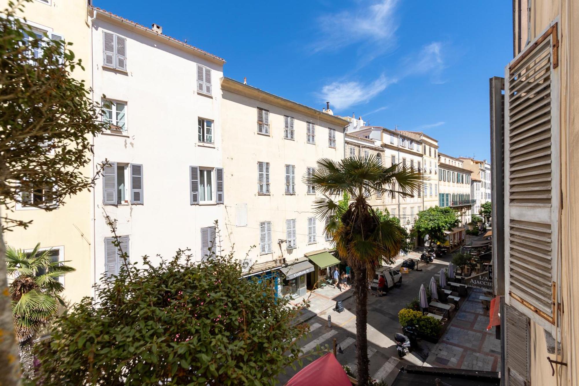 Les Suites R Bonaparte - Appartements De Standing Au Coeur De La Vieille Ville Pietonne Ajaccio  Exteriör bild